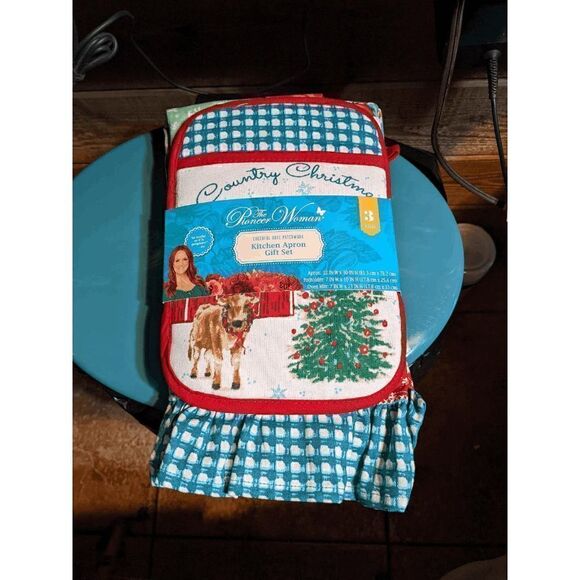 🆕Pioneer Woman Christmas Rose Patchwork Kitchen Apron Gift Set & 4 Pc Towel - Picture 4 of 7